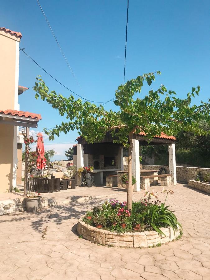 Villeta Nikol Lixouri Extérieur photo